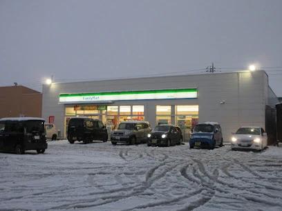 コンビニ　ファミリーマート 倉吉清谷店（コンビニ）まで582m