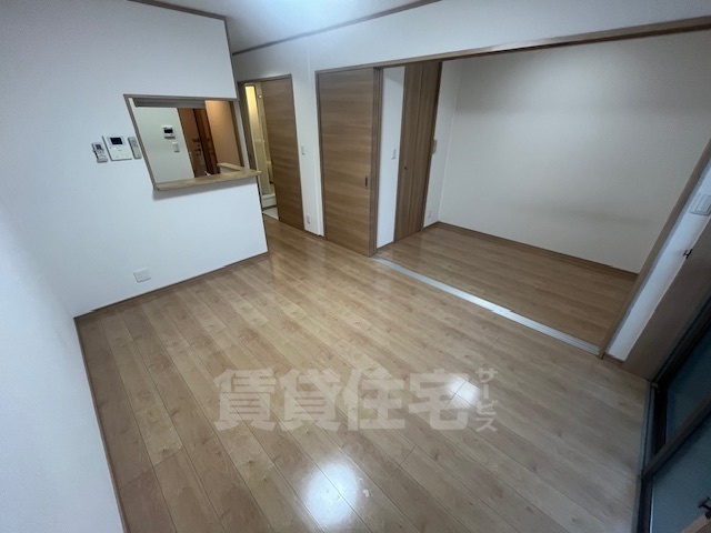 ＪＲ山陽本線 西明石駅 徒歩26分 2階建 築13年の居間写真