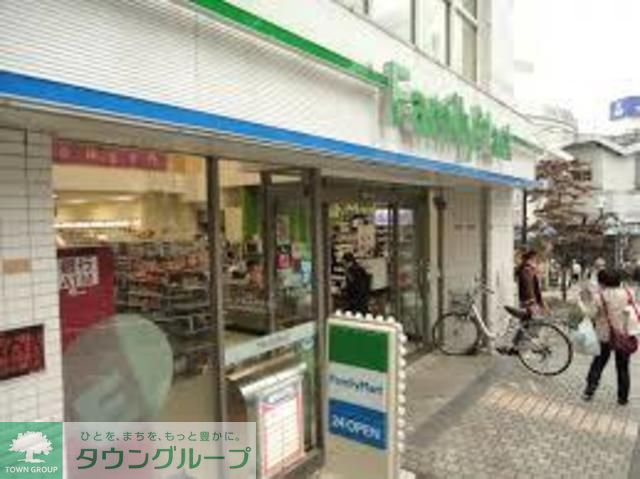 コンビニ　ファミリーマート横須賀追浜店（コンビニ）まで560m