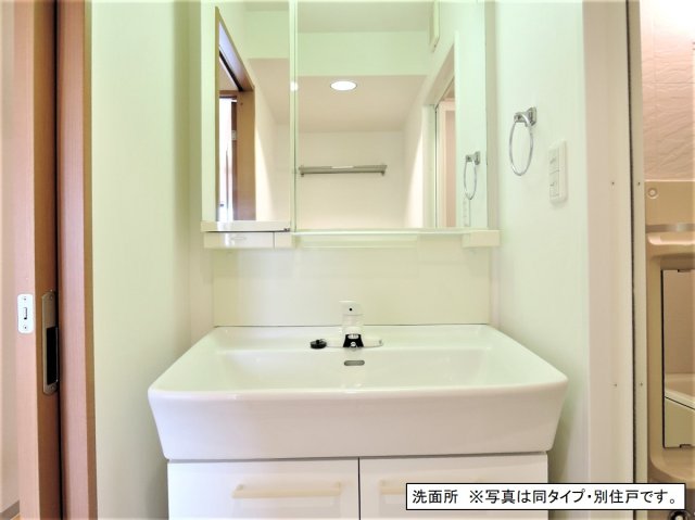 洗面設備　身支度に欠かせない独立洗面台♪