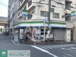 コンビニ　ファミリーマート淀川図書館前店（コンビニ）まで110m