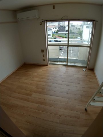 オネスティ津田沼壱番館の居間写真