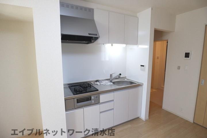 キッチン　コンパクトなキッチンで掃除もラクラク