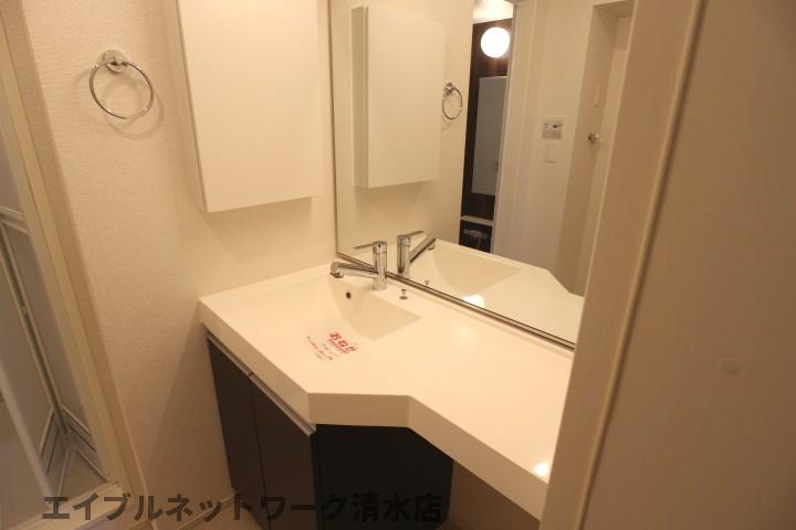 洗面設備　コンパクトで使いやすい洗面所