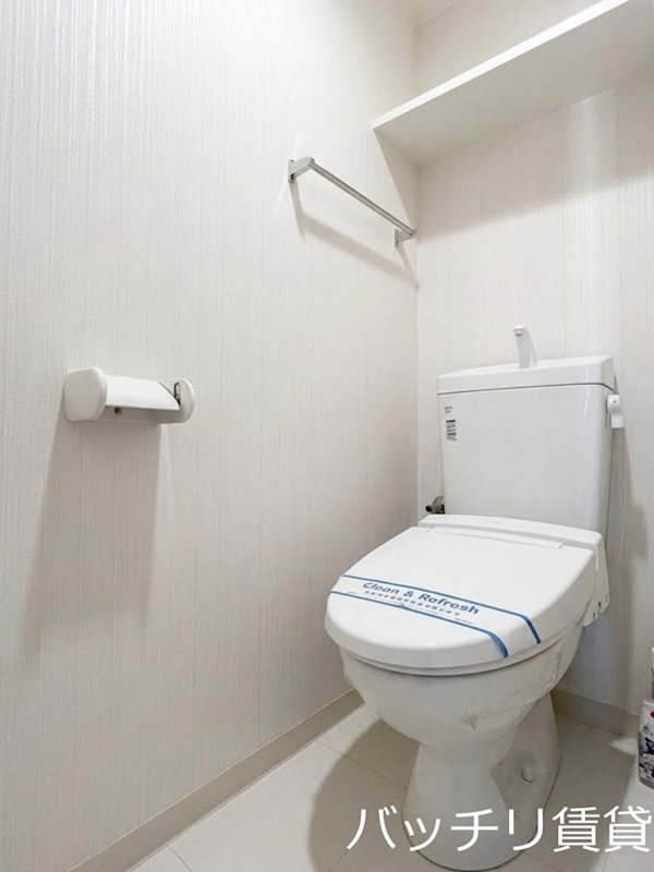 トイレ　AIで明るさ調整をしております。