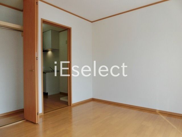 その他部屋・スペース　バルコニー側からの洋室です