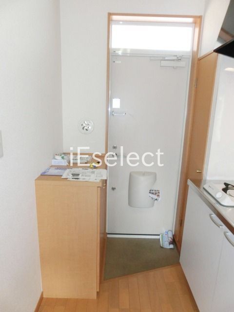 玄関　靴箱完備の玄関です