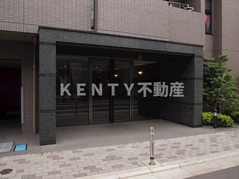 エントランス　落ち着いたエントランスです