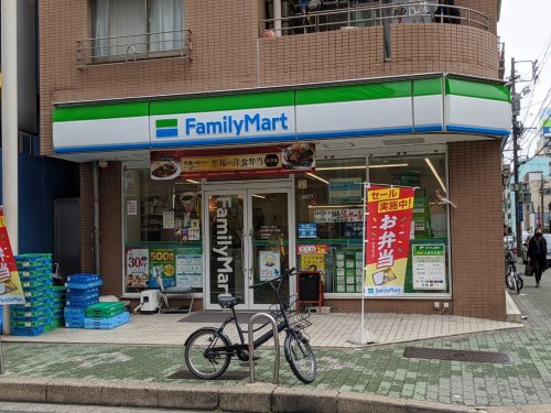 コンビニ　ファミリーマート 名古屋栄五丁目店（コンビニ）まで160m