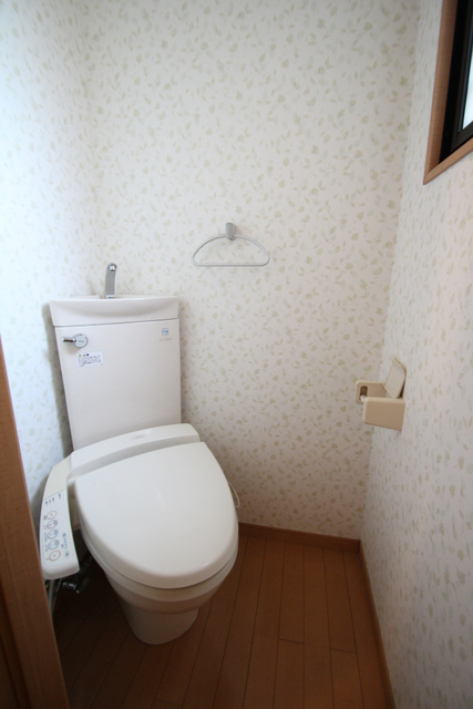 トイレ　※他のお部屋の参考写真です