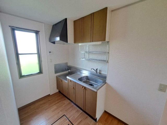 ＪＲ上越線 井野駅 徒歩10分 2階建 築32年のキッチン写真