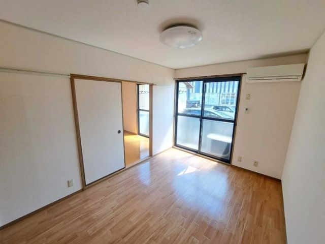 ＪＲ上越線 井野駅 徒歩10分 2階建 築32年の居間写真