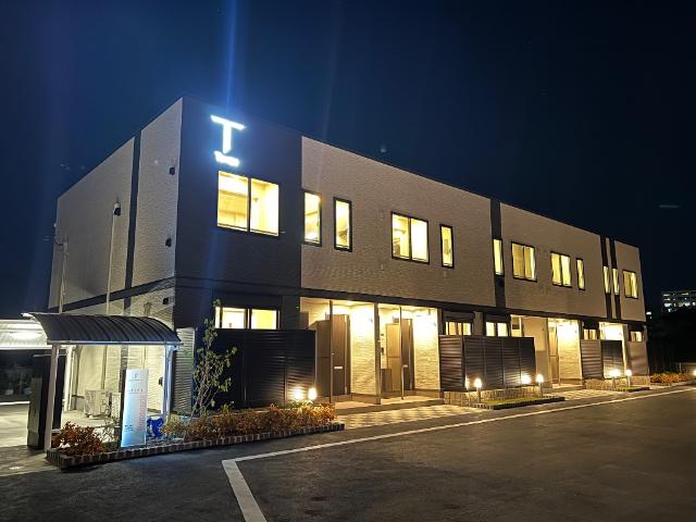 建物外観　外観写真（夜）