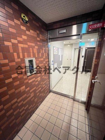 エントランス　落ち着いたエントランスです