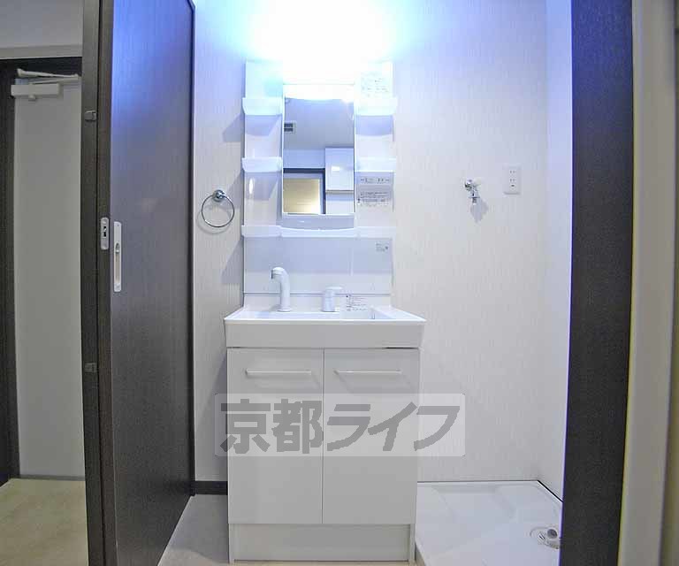 洗面設備　独立洗面台付いてます。