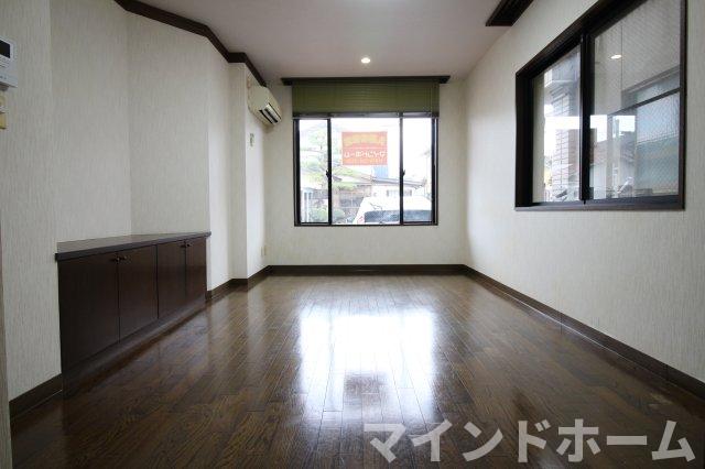 ダイアパレス泉が丘通りの居間写真