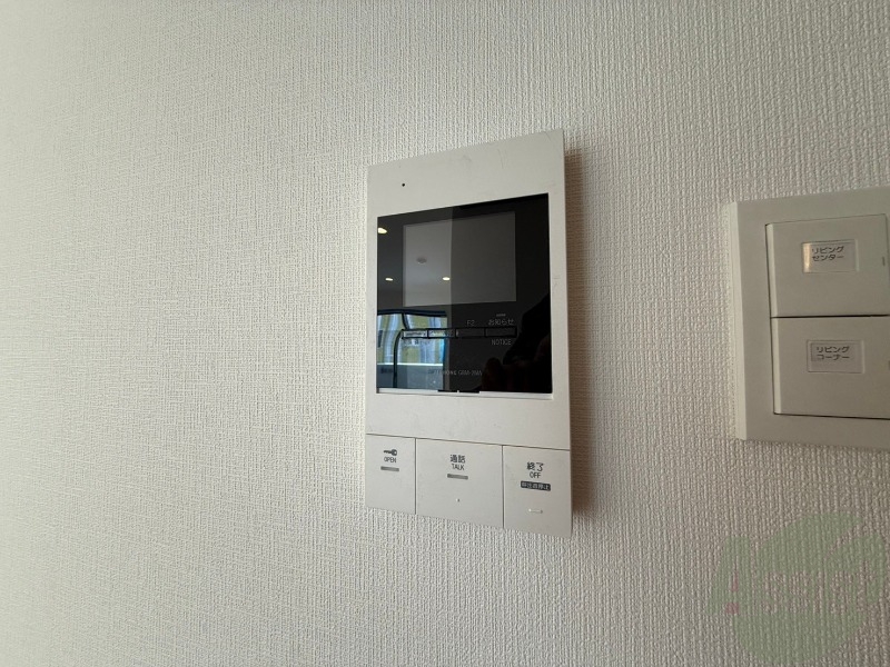 セキュリティ　ＴＶモニター付インターホンです。来客者の顔が見えるので安心！