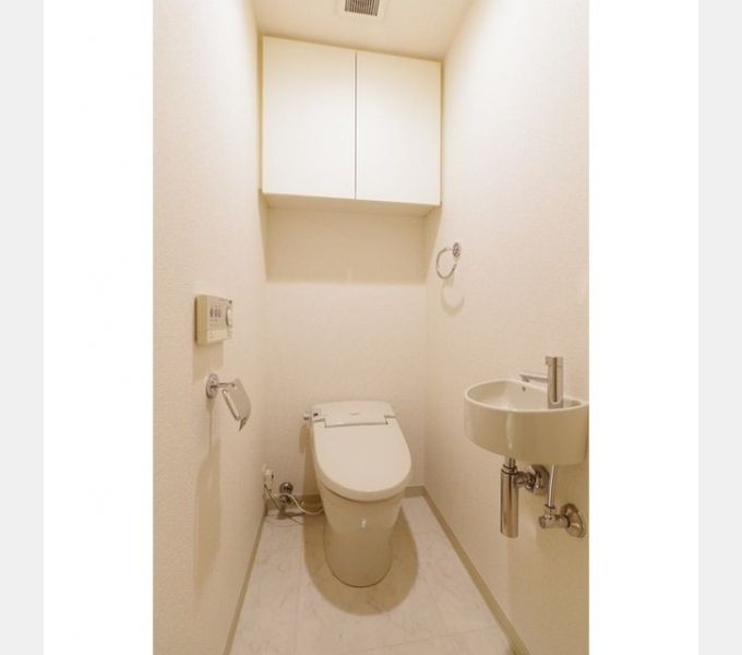 都営三田線 御成門駅 徒歩4分 12階建 築23年のトイレ写真