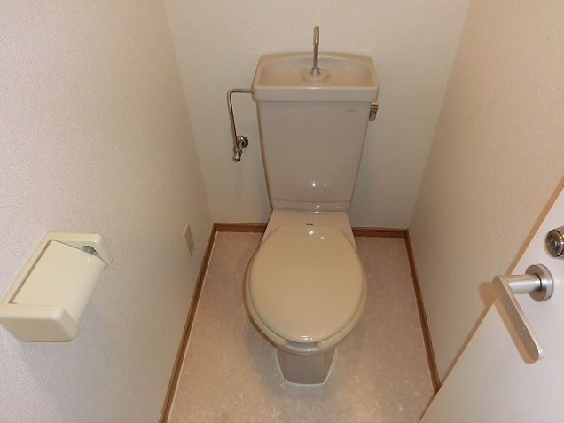 京王相模原線 京王多摩川駅 徒歩3分 5階建 築38年のトイレ写真