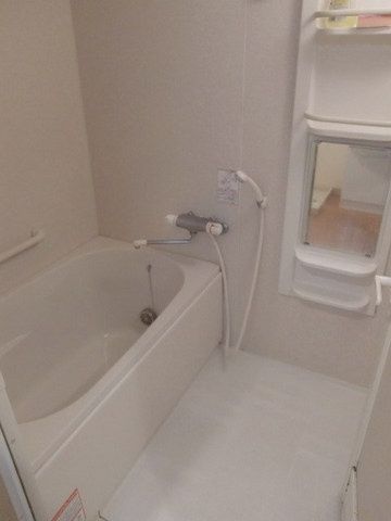 バス・シャワールーム　キレイなバスルーム。