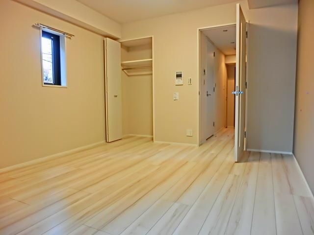 その他部屋・スペース　★２面採光の洋室8帖のお部屋です★