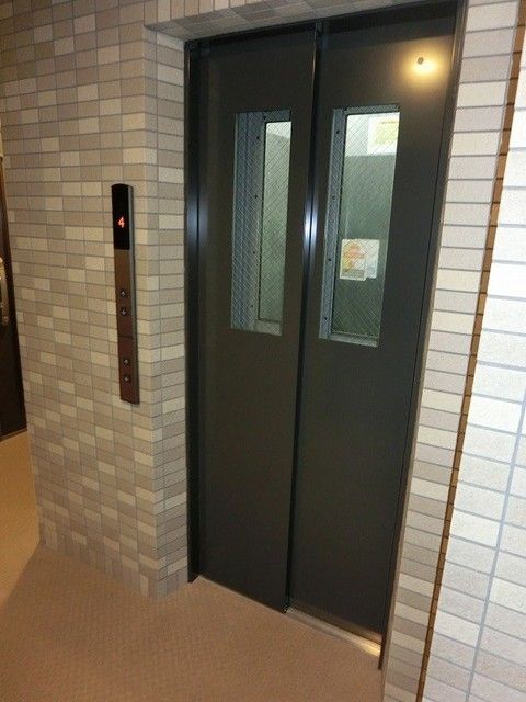 ロビー　エレベーター前