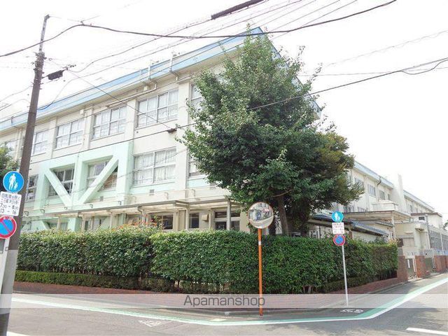 小学校　上小岩小学校（小学校）まで64m