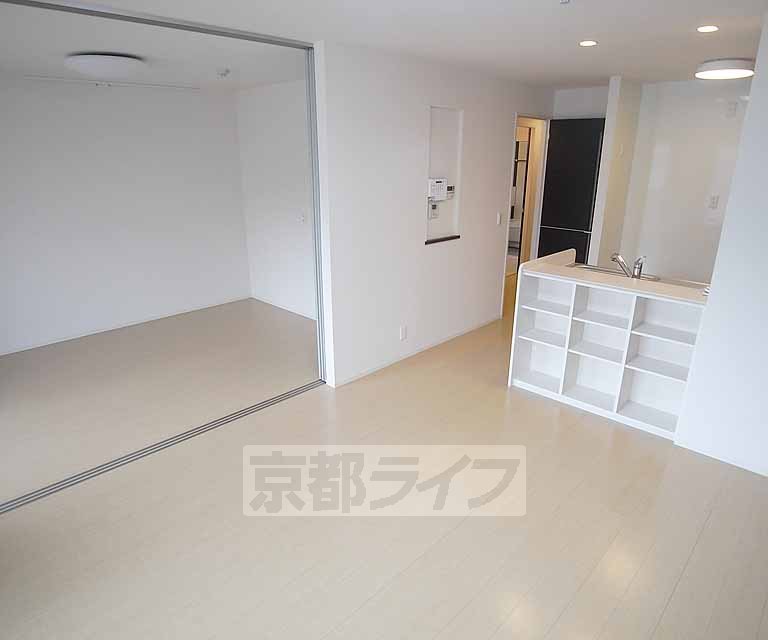 居室・リビング　隣のお部屋と合わせればゆったり広々・
