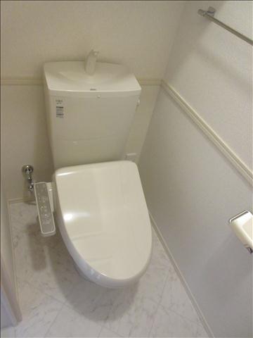 トイレ　ウォシュレット完備のトイレです。