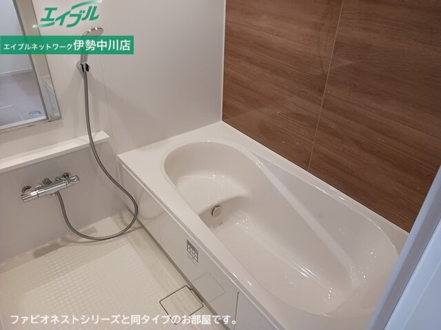 バス・シャワールーム　同型参考写真です