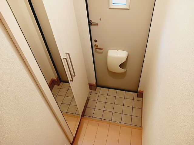 ローレル コートの玄関写真