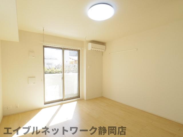 居室・リビング　ゆったり過ごせる居間です