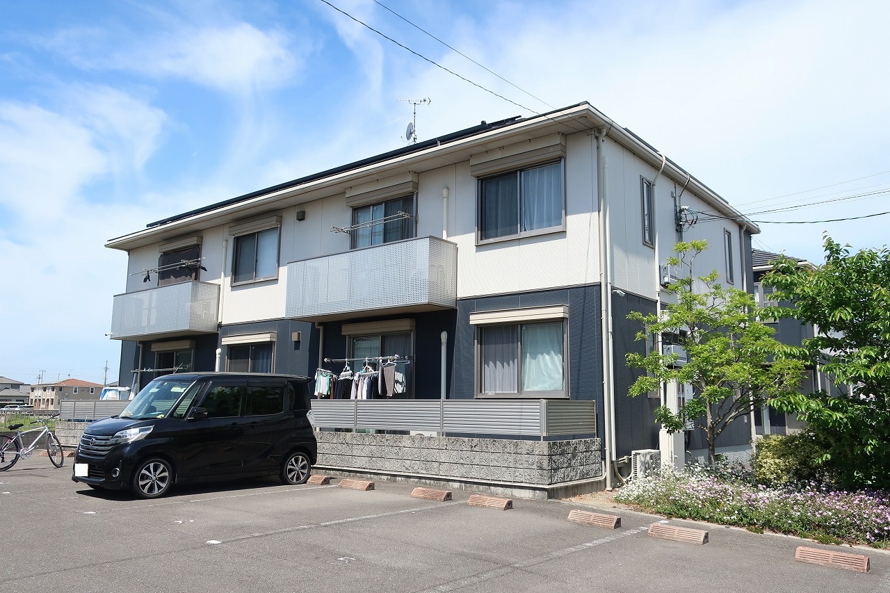 丸亀市郡家町のアパートの建物外観