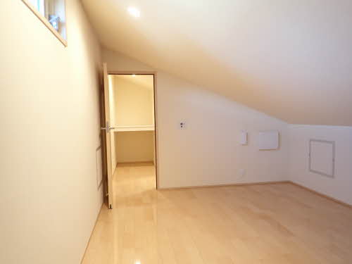 その他設備　屋根裏収納