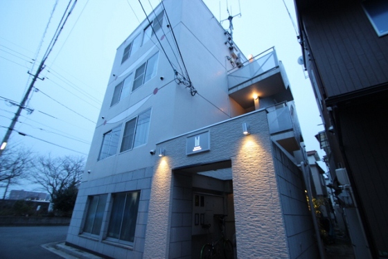 広島市中区吉島新町のマンションの建物外観