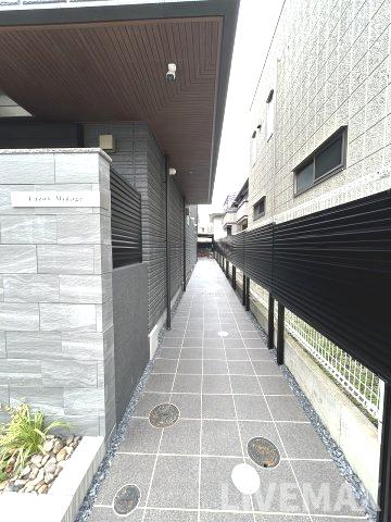 【神戸市東灘区御影中町のマンションのエントランス】