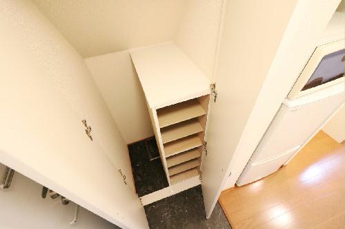 玄関　シューズボックス完備により女性でも収納安心