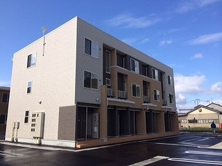 富山市新庄北町のアパートの建物外観