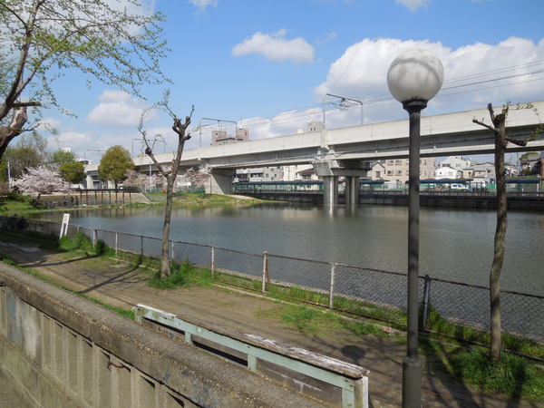 【大阪市阿倍野区西田辺町のマンションの公園】