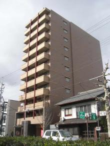 京都市南区東九条上御霊町のマンションの建物外観