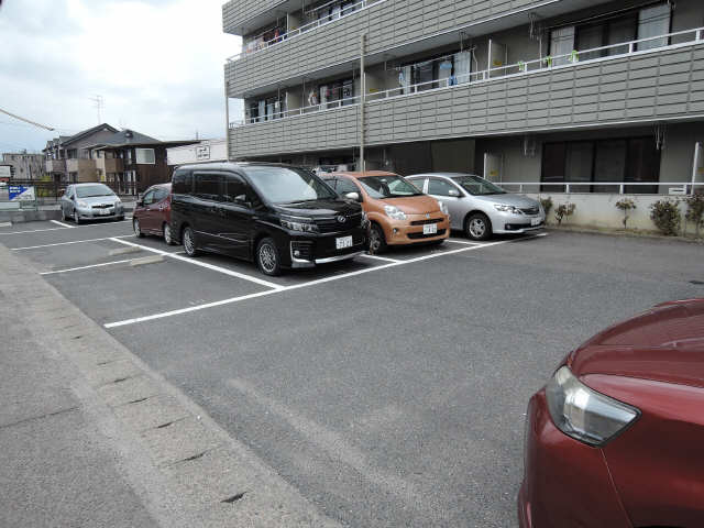 【ルミエールさくらの駐車場】