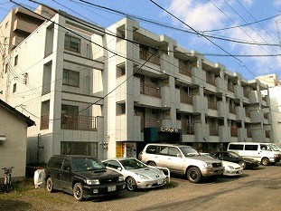 札幌市中央区南四条西のマンションの建物外観