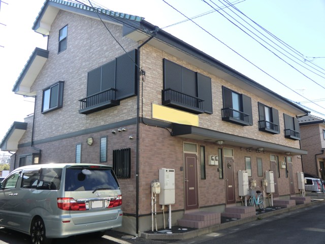 東松山市六軒町のアパートの建物外観