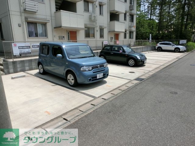 【千葉市若葉区みつわ台のアパートの駐車場】