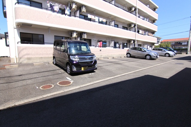 【サンハイム枝松の駐車場】