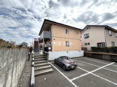 【姶良市蒲生町上久徳のアパートの建物外観】