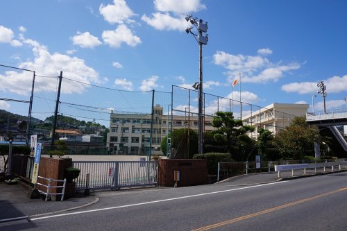 【広島市安佐南区上安のアパートの小学校】