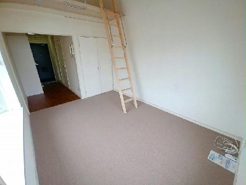 居室・リビング　居室：201、202、204号室家具なし