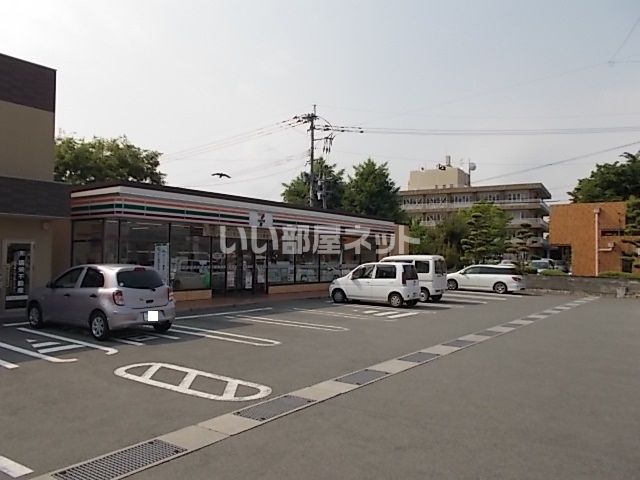 コンビニ　セブンイレブン岩崎店（コンビニ）まで448m