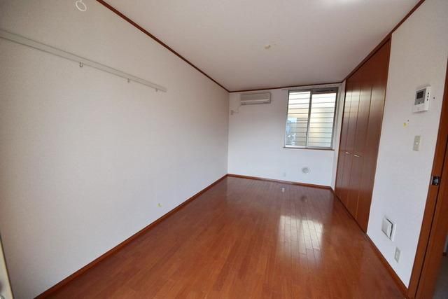 居室・リビング　～７帖の洋室です～